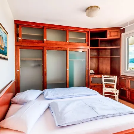 Beach Getaway - Perla Bianca * Jesenice (Split-Dalmatia)