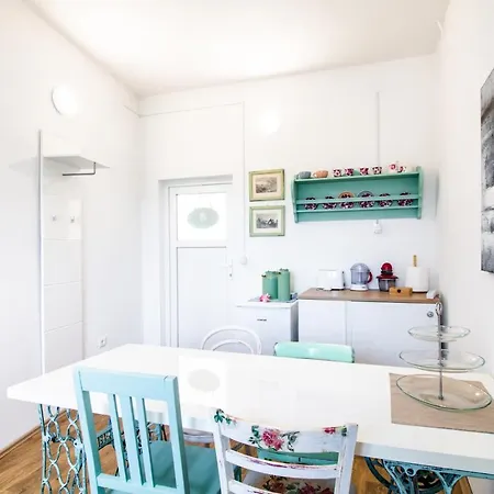 Beach Getaway - Perla Bianca Jesenice (Split-Dalmatia)